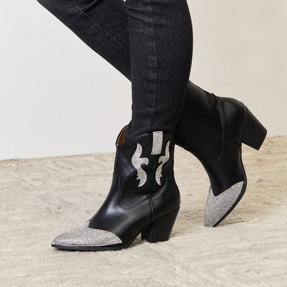 Rhinestone Pointed Boots in Black